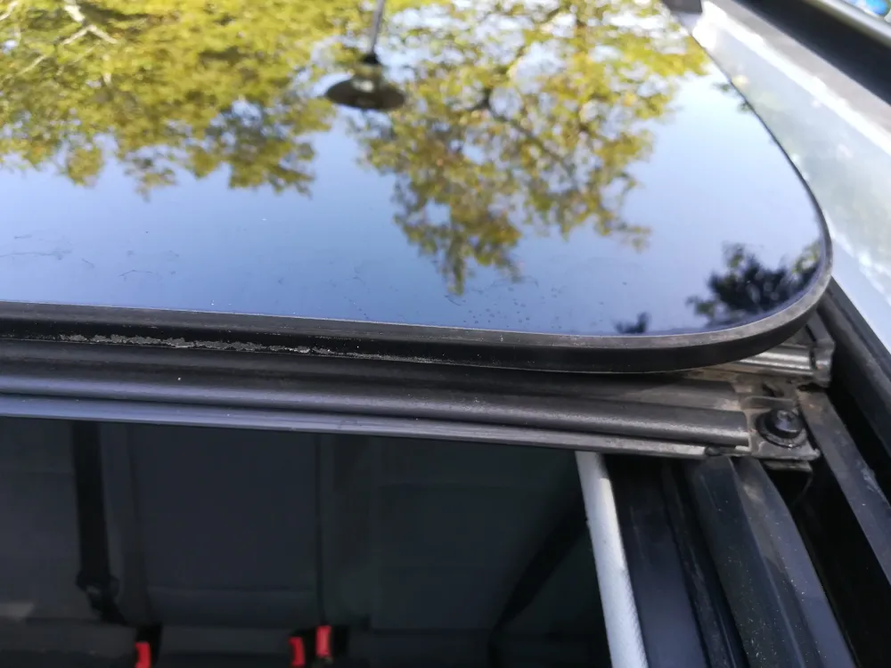 Sunroof Ray Temizliği Nasıl Yapılır? Marmaris’te Mevsimlik Bakım Rehberi