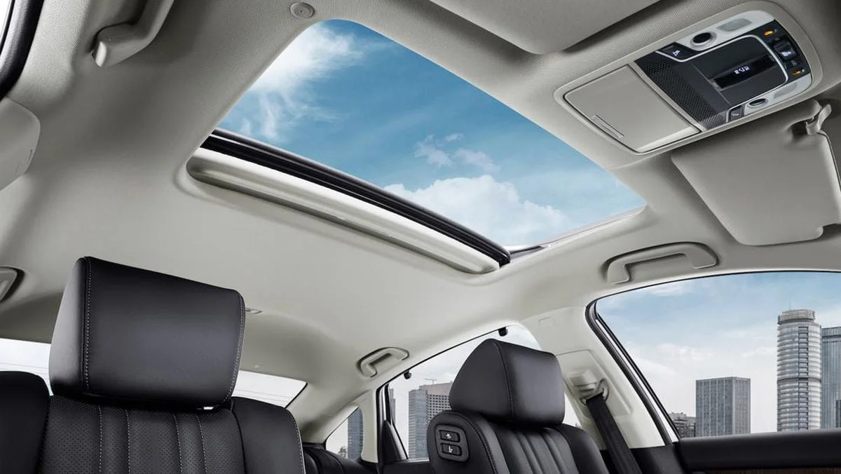 Araç içi açılır cam tavan temizliği – sunroof silikon bakım servisi